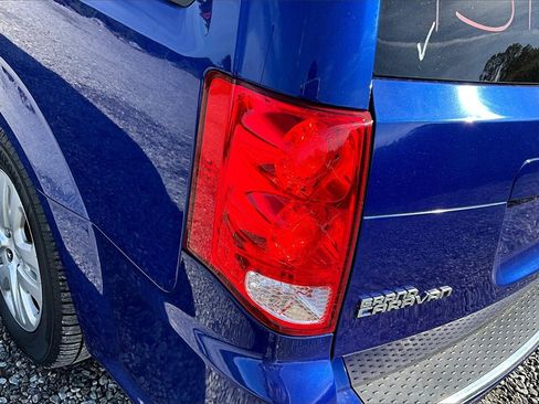 Used 2019 Dodge Grand Caravan SE w/ UConnect Hands-Free Group image 29