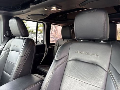 Used 2019 Jeep Wrangler Unlimited Sahara w/ Dual Top Group AWD/4WD image 42