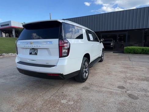 Used 2023 Chevrolet Suburban LT w/ Luxury Package RWD image 6