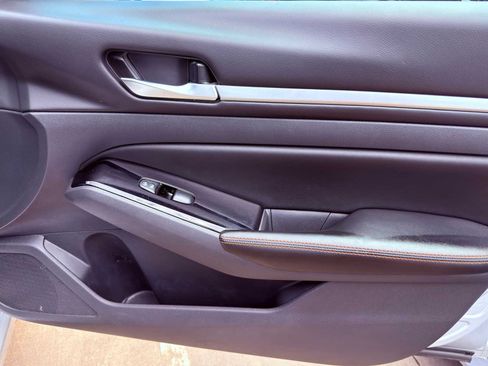 Used 2025 Nissan Altima 2.5 SR FWD image 25