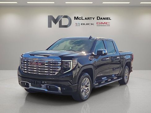 Used 2024 GMC Sierra 1500 Denali image 2