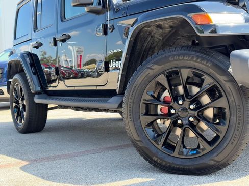 Used 2023 Jeep Wrangler Unlimited Sahara w/ Cold Weather Group AWD/4WD image 2