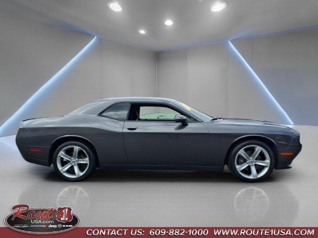 Used 2018 Dodge Challenger R/T RWD image 2