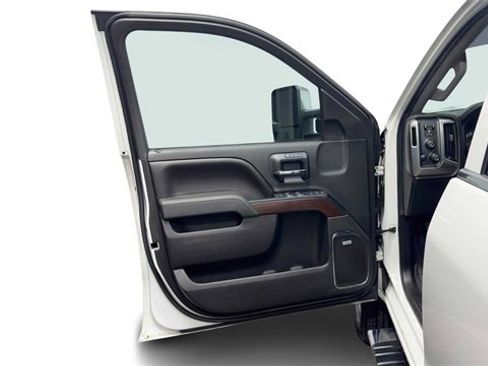 Used 2016 GMC Sierra 2500 SLT w/ Duramax Plus Package image 10