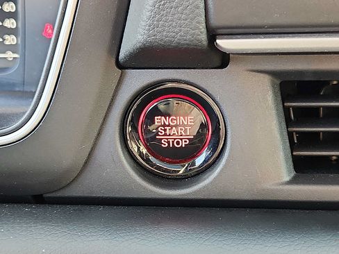 Certified 2025 Honda Pilot Elite image 23