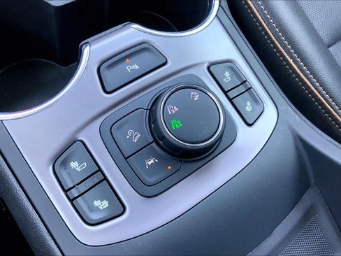 Used 2024 GMC Terrain AT4 w/ Infotainment Package II AWD/4WD image 29