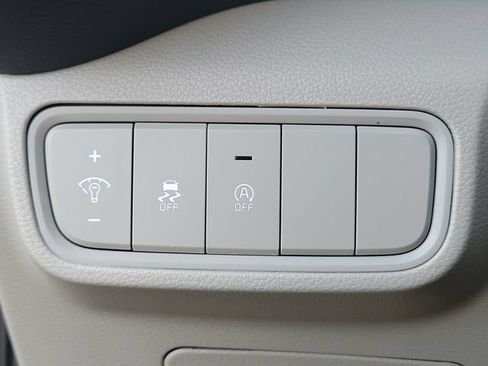Used 2025 Kia Soul LX FWD image 24