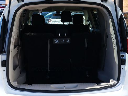 Used 2020 Chrysler Voyager L image 24