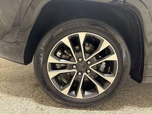 Used 2022 Jeep Grand Cherokee Overland w/ Luxury Tech Group IV image 17