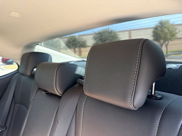 Used 2025 Lexus ES 300h w/ Luxury Package FWD image 7