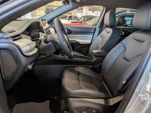 New 2026 Jeep Compass Limited image 8