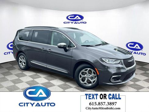 Used 2023 Chrysler Pacifica Limited FWD image 1