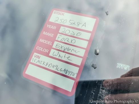 Used 2020 Ford Explorer XLT image 26