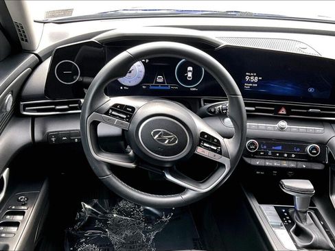 Used 2023 Hyundai Elantra SEL w/ Convenience Package FWD image 7