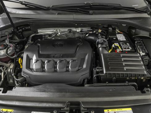 Used 2023 Volkswagen Tiguan SE w/ Panoramic Sunroof Package image 50