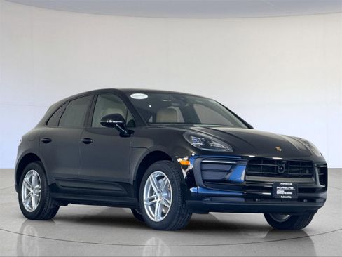 Used 2025 Porsche Macan image 10