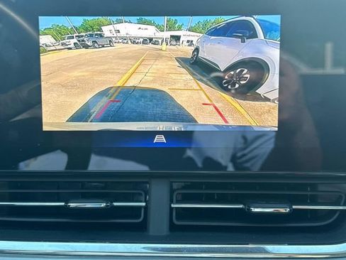 Used 2025 Chevrolet Trax LT w/ LT Convenience Package FWD image 33