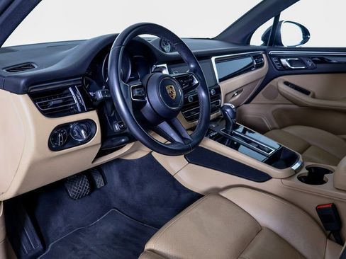 Certified 2026 Porsche Macan AWD/4WD image 4