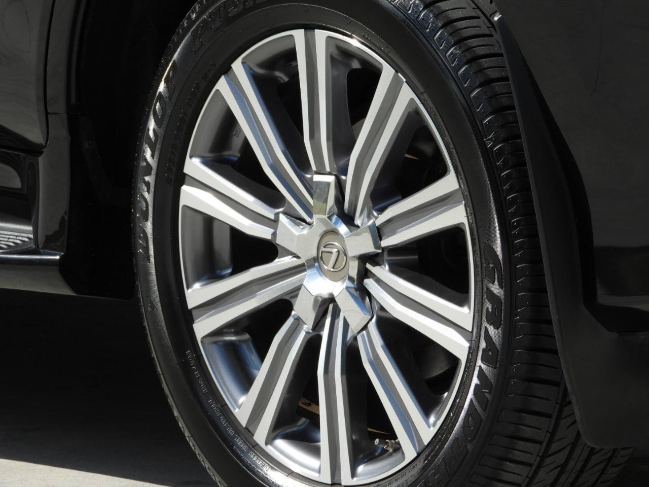 Used 2016 Lexus LX 570 4WD image 24