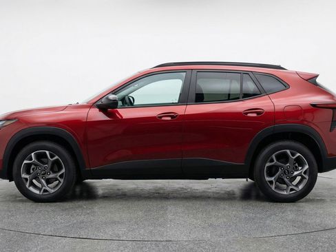 Used 2025 Chevrolet Trax LT image 5