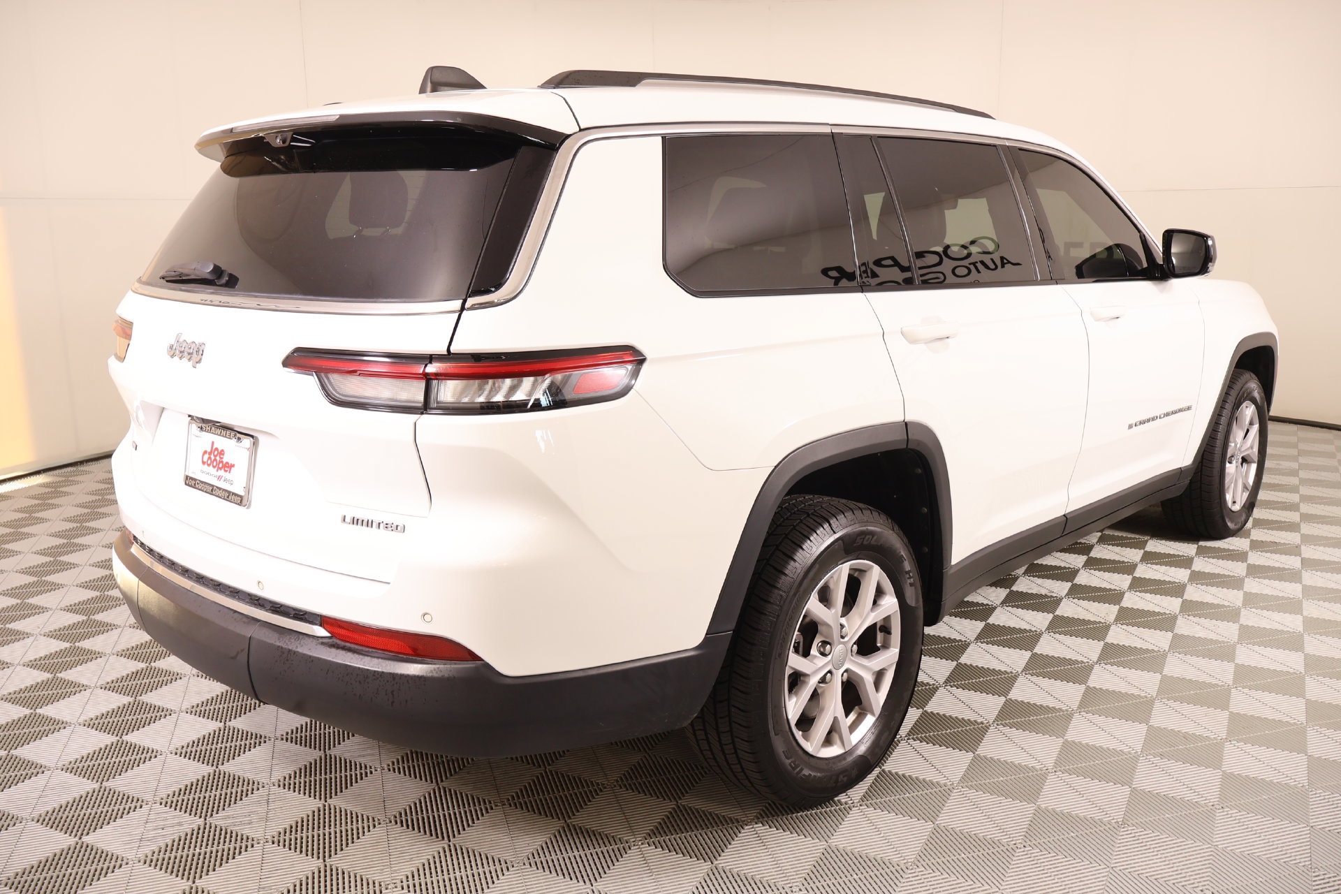 Used 2022 Jeep Grand Cherokee L Limited w/ Luxury Tech Group II RWD image 24