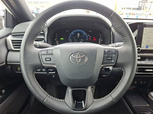 Used 2025 Toyota Camry SE image 18