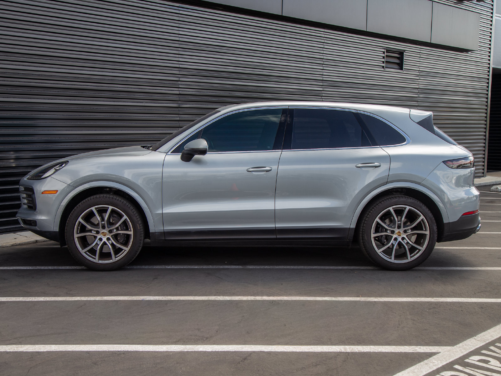 Certified 2023 Porsche Cayenne AWD/4WD image 2