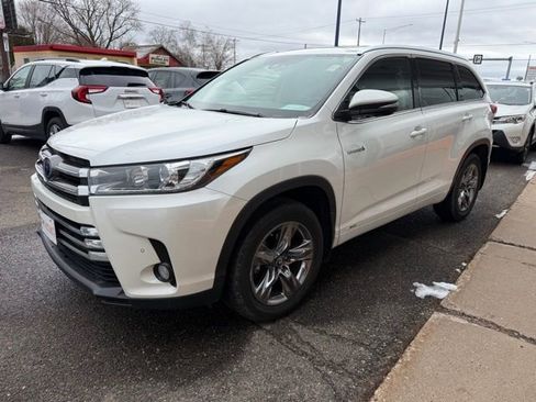 Used 2017 Toyota Highlander Limited Platinum image 3