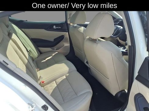 Used 2023 Nissan Maxima Platinum w/ Sport Mat Group FWD image 11
