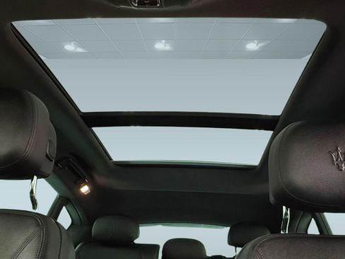 Used 2019 Maserati Levante image 13