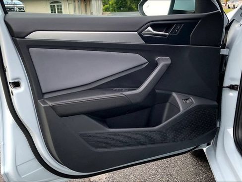 Certified 2025 Volkswagen Jetta SE FWD image 26
