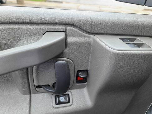 Used 2018 GMC Savana 2500 Extended w/ Driver Convenience Package image 21
