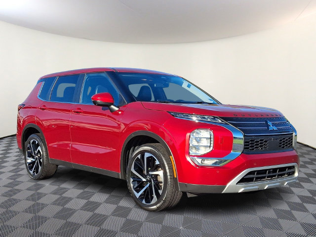 Used 2023 Mitsubishi Outlander SE AWD/4WD image 1