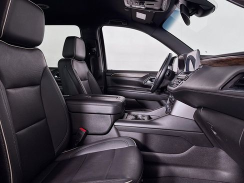 Used 2023 Chevrolet Suburban Premier image 6