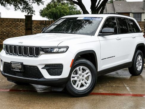 Used 2023 Jeep Grand Cherokee Laredo w/ Luxury Tech Group I image 12