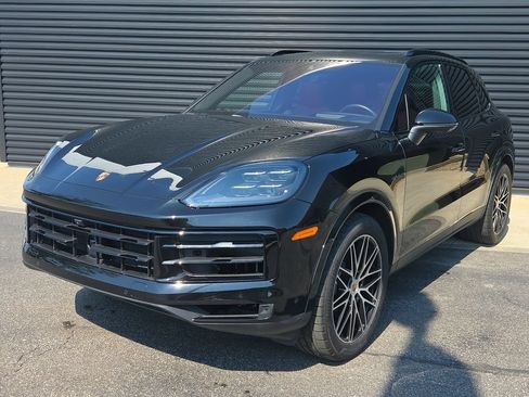 Certified 2025 Porsche Cayenne E-Hybrid AWD/4WD image 1