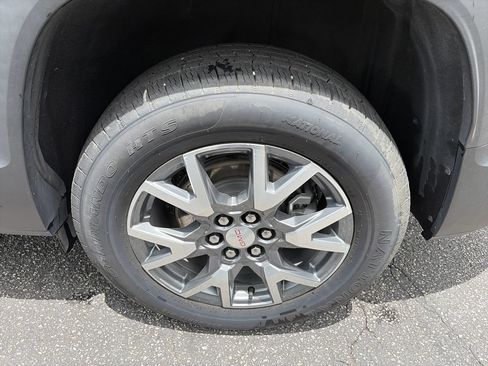 Used 2023 GMC Acadia SLT FWD image 32