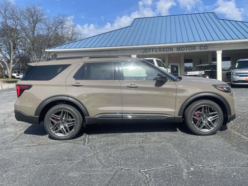New 2026 Ford Explorer ST-Line w/ ST-Line Street Pack AWD/4WD image 2