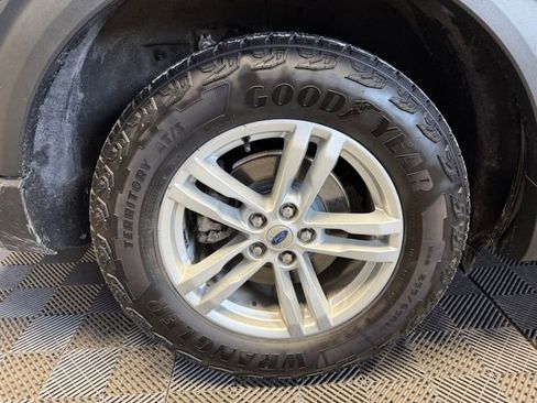 Used 2022 Ford Explorer XLT image 38