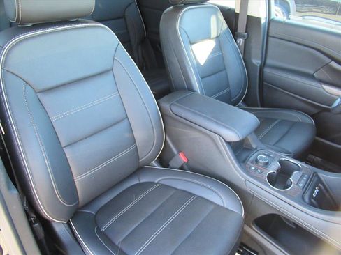 Used 2023 GMC Acadia Denali w/ Denali Ultimate Package image 8