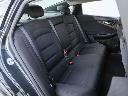 Used 2018 Chevrolet Malibu LT image 24