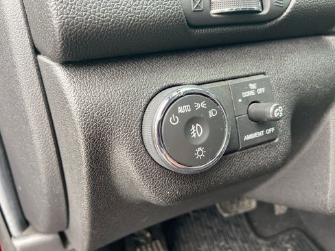 Used 2017 Chevrolet Traverse LT w/ Style and Technology Package image 13