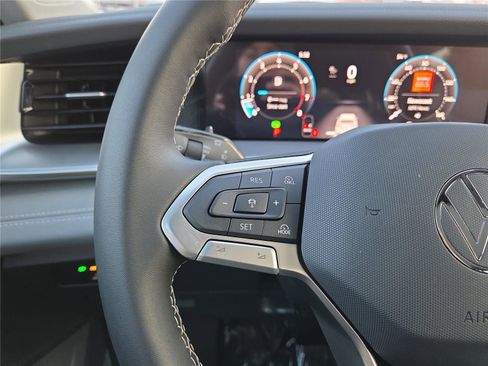 New 2026 Volkswagen Tiguan SE image 15