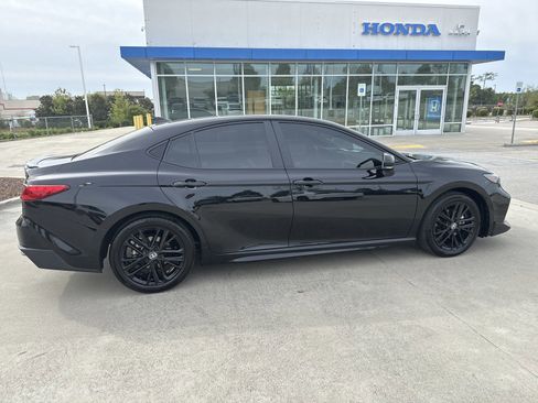 Used 2025 Toyota Camry SE image 8