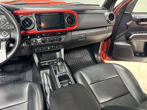 Used 2018 Toyota Tacoma SR5 AWD/4WD image 24