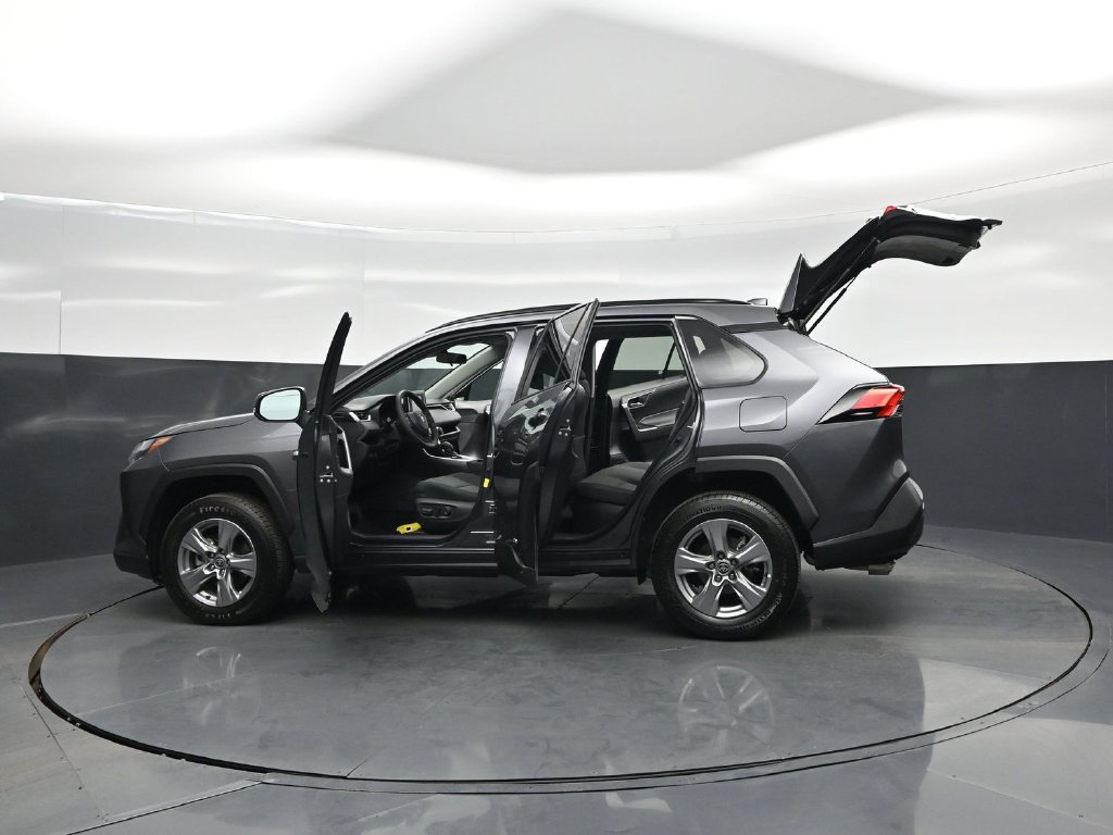 Used 2022 Toyota RAV4 XLE AWD/4WD image 34