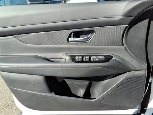 Used 2025 Nissan Murano SV image 16