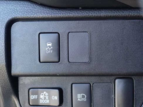 Used 2021 Toyota Tacoma SR5 RWD image 18