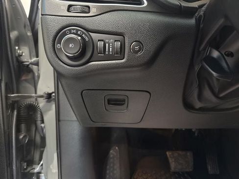 Used 2022 Jeep Cherokee Trailhawk w/ Premium Leather Package AWD/4WD image 32