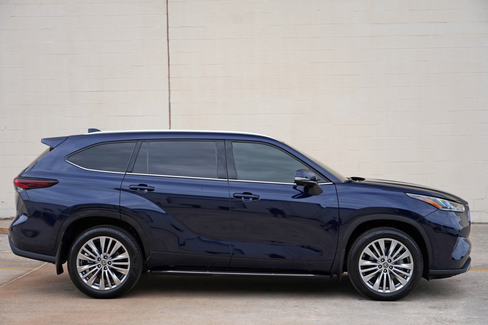 Used 2024 Toyota Highlander Platinum FWD image 57
